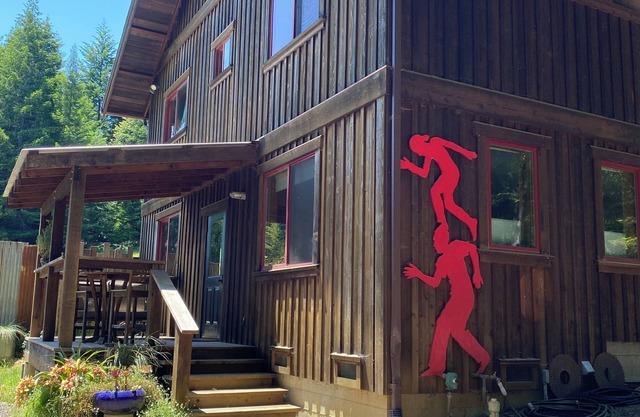 Charming 1-bedroom Garden view apartment in the Redwoods