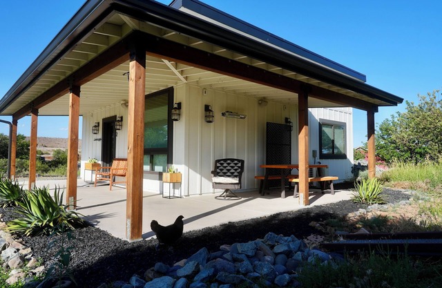 Charming 1-bedroom guest Casita nestled in central Arizona.