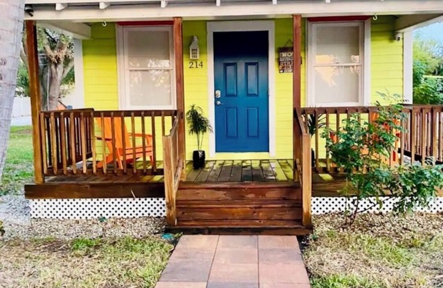 Charming 1-bedroom house in gorgeous Boca Raton with Jacuzzi, Bikes, Rv place