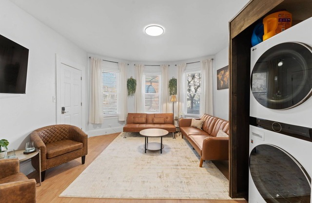 Charming 1-bedroom house with WiFi, AC in Providence