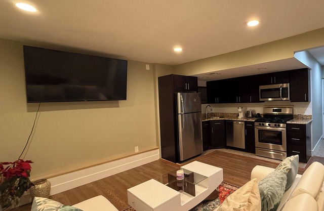 Charming 1-bedroom house in Ronkonkoma with AC, WiFi, Washer & Dryer