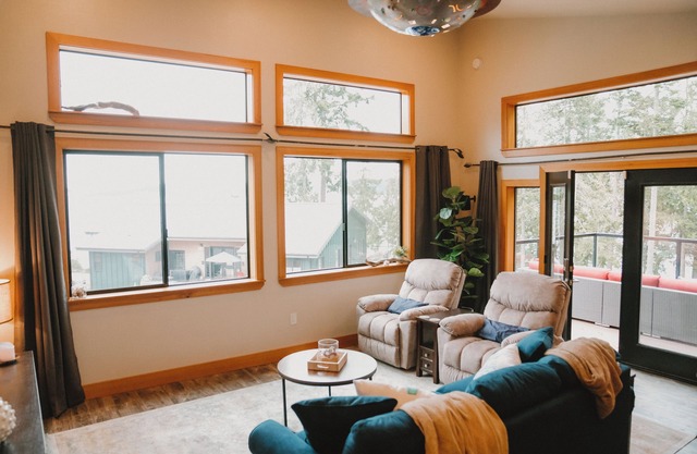 Charming 1-bedroom Hideaway overlooking Sequim Bay