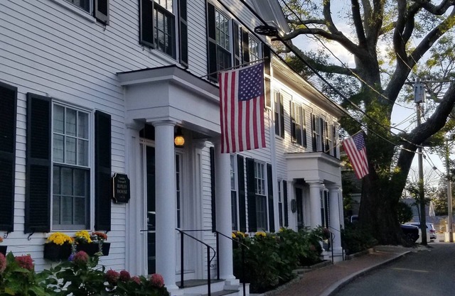 Charming 1-bedroom hotel in the heart of Martha's Vineyard - Oct. 20-27 2024