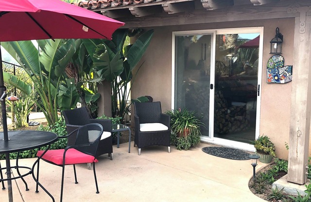 Charming 1-bedroom house in Escondido with AC, WiFi, quiet and private, views