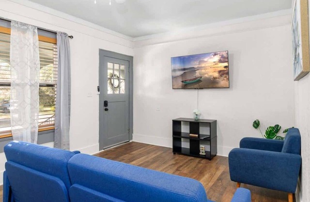 Charming 1-Bedroom Home in Lakeland!