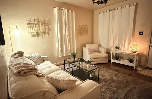 Charming 1-bedroom home in the heart of The Hill!