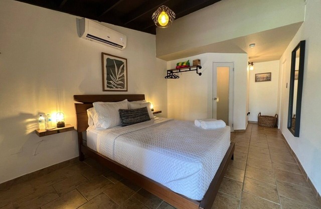 Charming 1-bedroom hotel with AC, WiFi in gorgeous Garzas Ward, Adjuntas