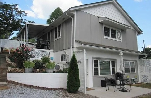 Charming 1-bedroom house in serene Franklin with WiFi, AC