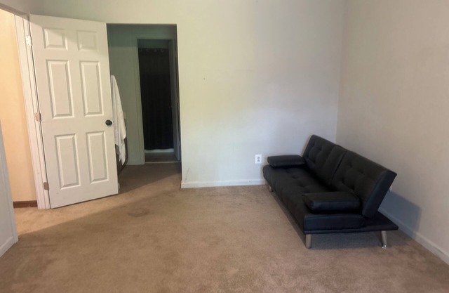 Charming 1-bedroom house with AC, WiFi in nice Norcross neighborhood