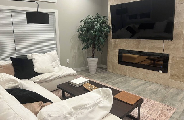 Charming 1-bedroom house with AC and high speed WiFi/cable in pleasant Brandon
