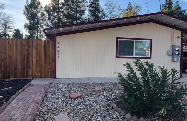 Charming 1-bedroom house with WiFi, AC in serene Concord