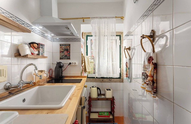 Charming 1-bedroom house in welcoming Alfama with AC