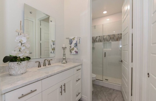 Charming 1-bedroom house in lovely Irvine with WiFi, AC