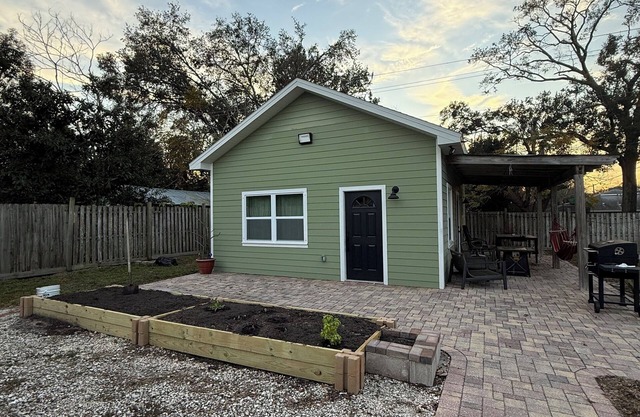 Charming 1-bedroom house in pleasant Tampa with AC, WiFi