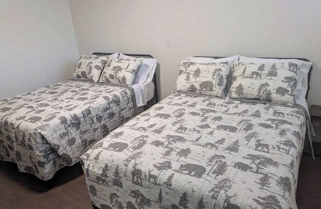 Charming 1-bedroom motel room #4 in quaint Canaan with AC, WiFi
