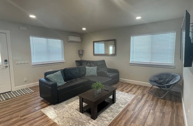 Charming 1-bedroom, new apartment above garage, in Kimberly