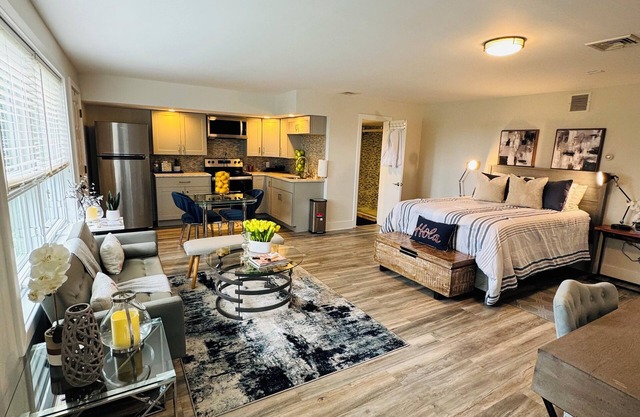 Charming 1-bedroom Studio apartment in Danbury with Terrace