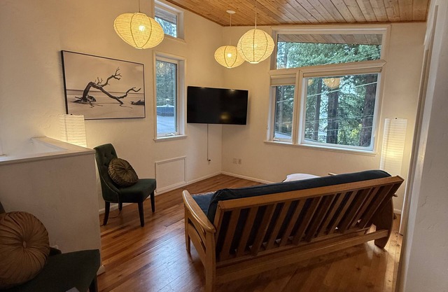Charming 1 Bedroom Studio nestled in Arcata