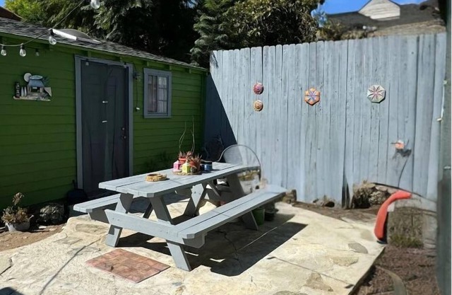 Charming 1-bedroom Surf Cottage in beautiful San Diego La Playa with WiFi