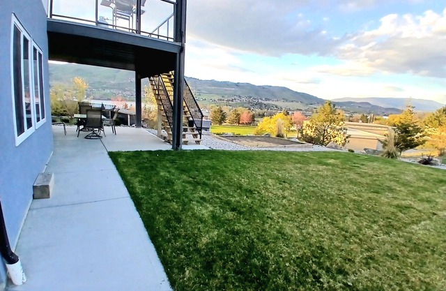 Charming 1-bedroom suite close to beaches in fabulous Vernon