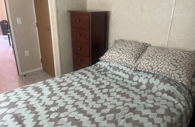 Charming 1-bedroom tiny house in awesome Chester with WiFi, AC