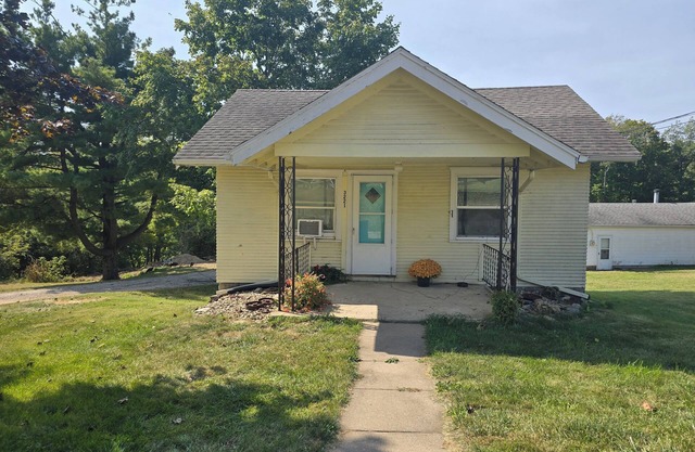 Charming 1-bedroom house the Live Well Nook with WiFi in Cedar Rapids