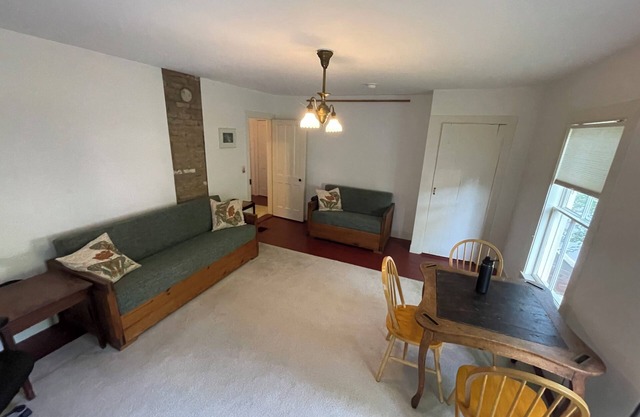 Charming 1-bedroom apartment in Cooperstown with WiFi, AC,