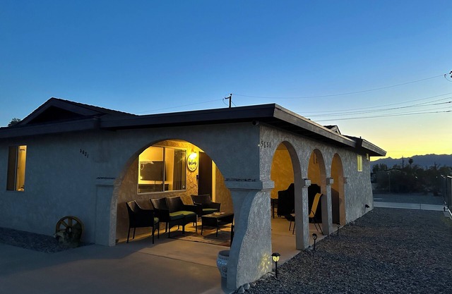 Charming 1-bedroom house with big yard, AC and WiFi in delightful Fort Mohave