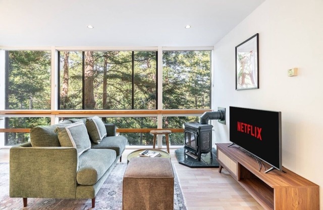Charming 1 bedroom Treehouse Retreat in Redwoods