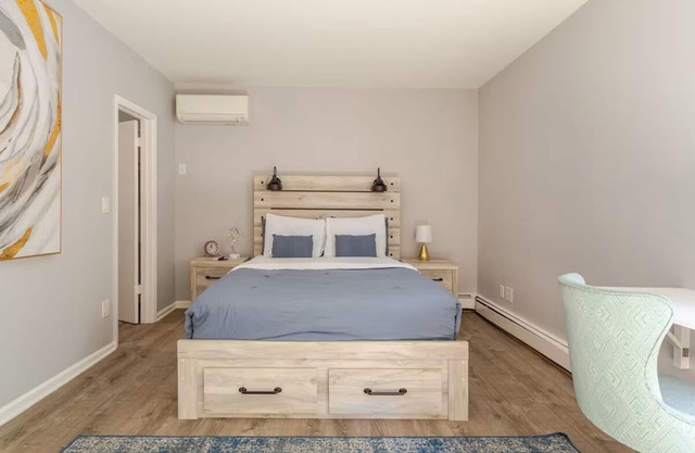 Charming 1-bedroom apartment with Balcony, WiFi, AC - 30 mins to NYC