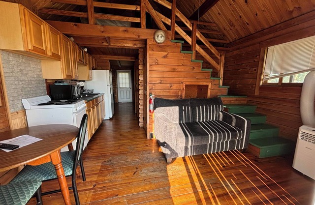 Charming 1 bedroom rustic cabin with WiFi, AC at Plattsburgh RV Park