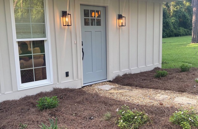 Charming 1-bedroom cottage in welcoming Thomasville with AC, WiFi