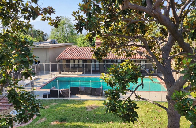 Charming 1-bedroom Pool House with kitchen, living room in wonderful West Covina