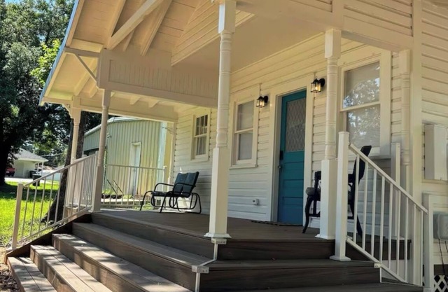 Charming 1-bedroom cottage with WiFi, AC in fabulous West Monroe