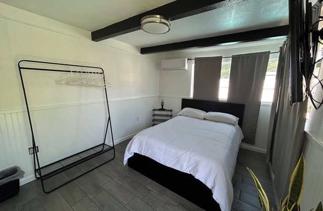 Charming 1-bedroom with WiFi, AC in terrific Montclair with pool