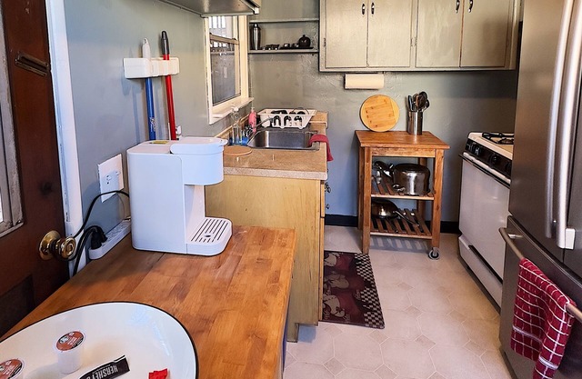 ✨ Charming 1-BR Home ✨ Sleeps 4 🛏️ in ♥️ of El Cerrito Minutes from Dining 🍽️