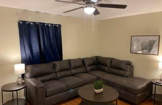 Charming 1-BR upstairs apartment near Fort Sill!