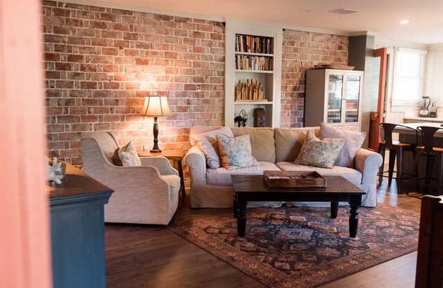 Charming 1920's House - pet friendly, 45 minutes from beach & attractions!
