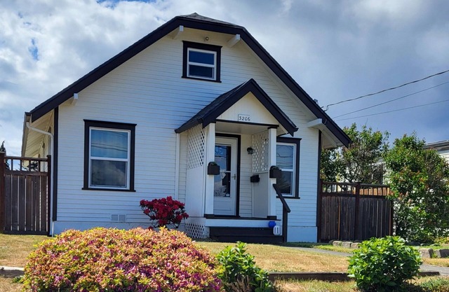 Charming 1920s 2-bedroom house in Central Tacoma