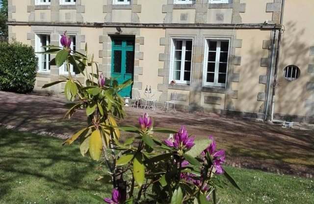 Elegante maison de maître du XIXe avec parc, piscine et pêche, idéale pour familles et amis