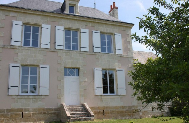Charmante maison au cœur du vignoble AOC Chinon, proche de la Loire, jardin privé, équipements modernes