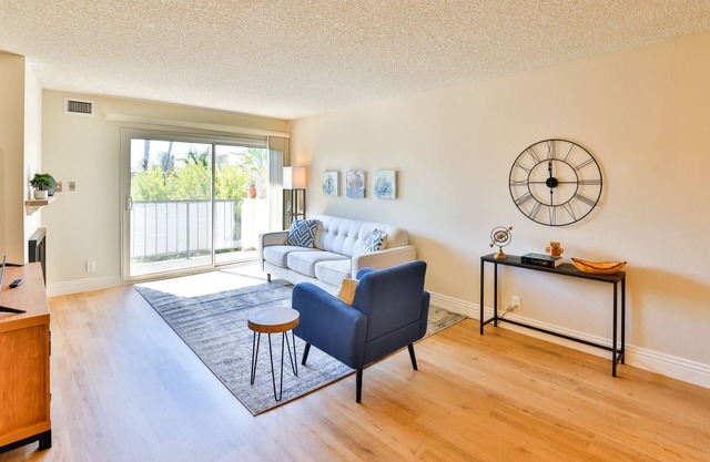 Charming 1bdr condo minutes from LAX w/free parking