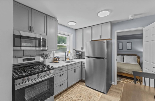 Charming 1BR Close to Downtown!