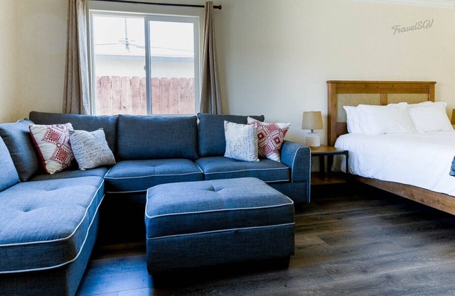 Charming 1BR Farmhouse + Near DTLA #TravelSGV