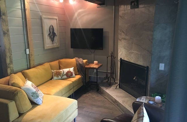 Charmante 2 Bdrm Condo, ruhige Lage in der Buslinie