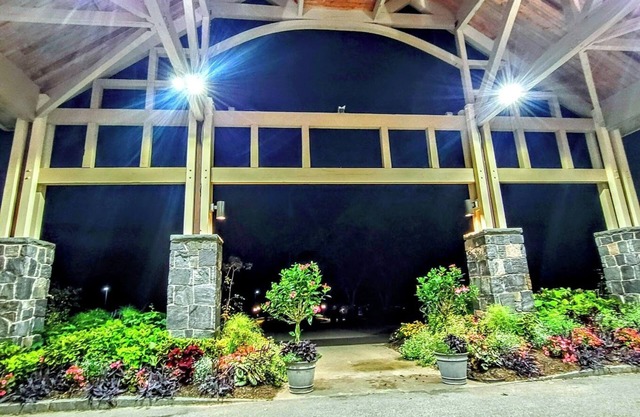 Charming 2 bed Condo at Attitash Grand Summit Hotel sleeps 6. Ski-in/ Ski-out.