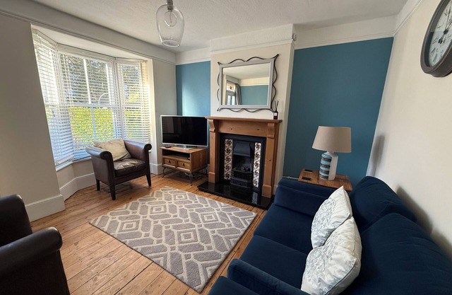Charmantes 2-Bett-Hidden Gem mit angrenzendem Parkplatz im Herzen von Canterbury