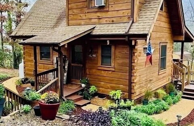 Charming 2-bed Cozy Cabin w/WiFi, AC & centrally located between three Mtn towns