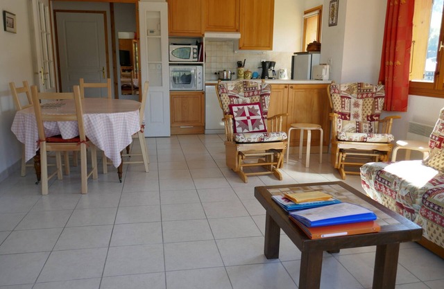 Moderne 3-Zimmer-Wohnung mit Balkon, Aufzug und Garage in Saint-Jean, nahe Ski und Annehmlichkeiten