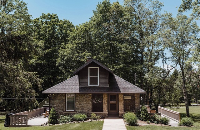 Charming 2-bedroom cottage on private estate in wonderful Livingston Manor